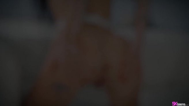 Крошка невероятно красивая и готова бесконечно долго скакать на члене #10